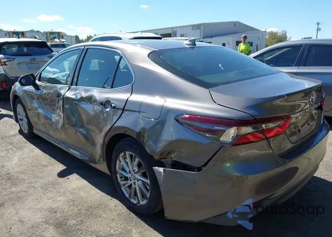 2021 Toyota Camry Le из США, поврежденный, VIN 4T1C11AKXMU560148